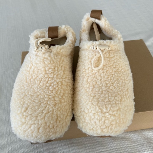 UGG PLUSHY SLIPPERS - Picture 3 of 10